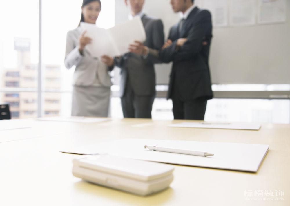 辦公室裝修節(jié)省空間的方案，看看標榜裝飾如何做